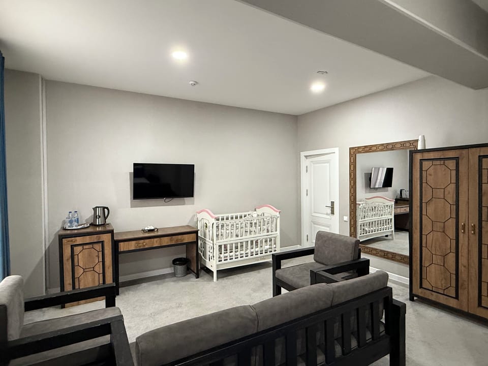 Deluxe Double Room | Desk, soundproofing, iron/ironing board, WiFi (free)