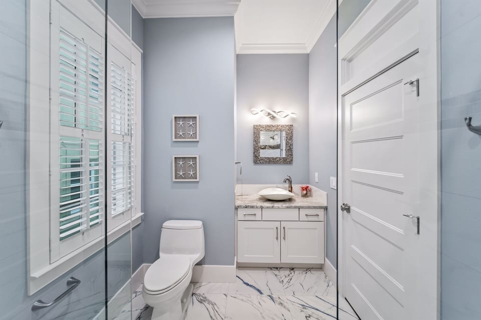 'Anchor' King Suite Bath | Second Floor