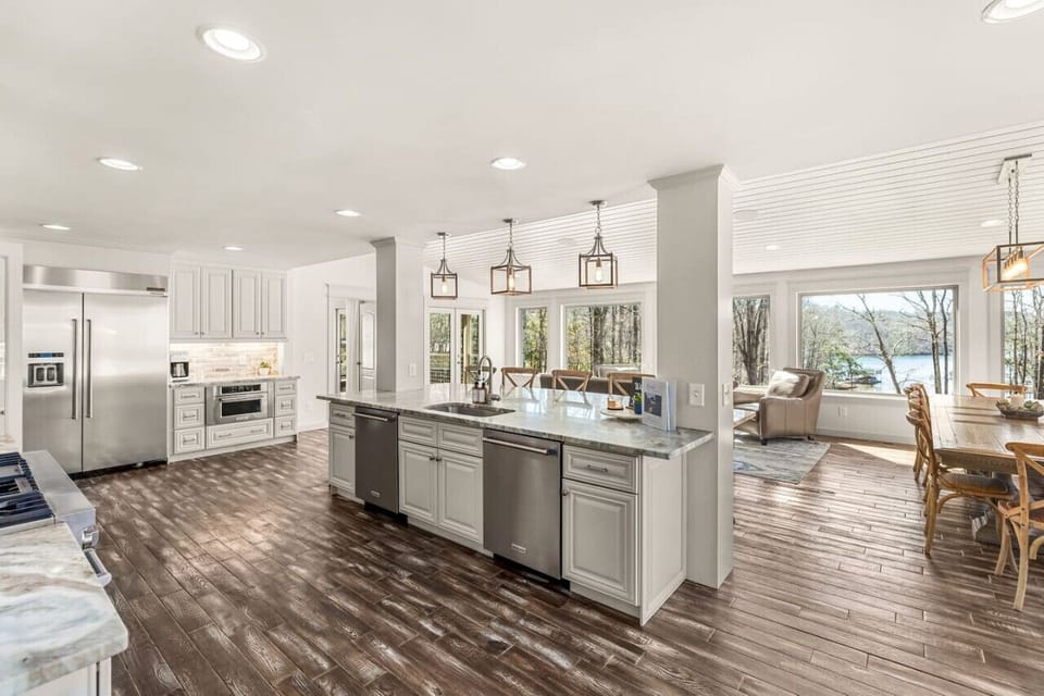 An airy, open-concept living space with expansive lake views—designed to help you unwind and take in the beauty around you.