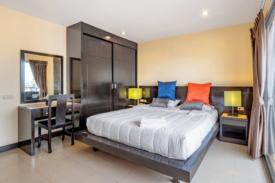 Egyptian cotton sheets, premium bedding, down comforters, desk