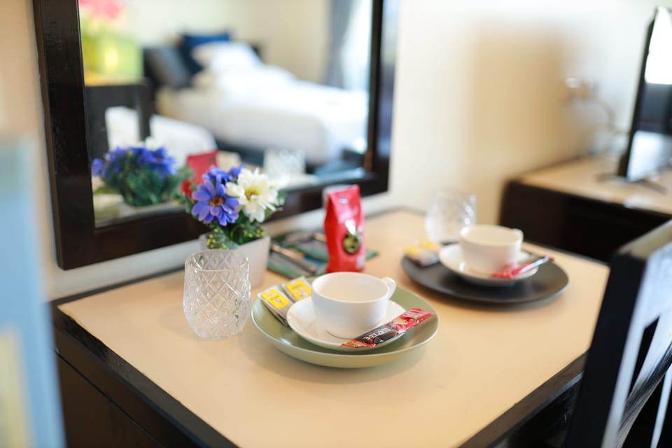 Egyptian cotton sheets, premium bedding, down comforters, desk