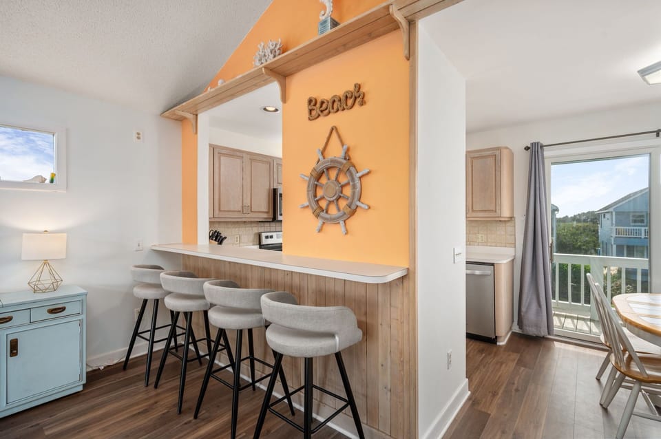 ML18: Sandy T'z | TL Kitchen Island Seating for 4