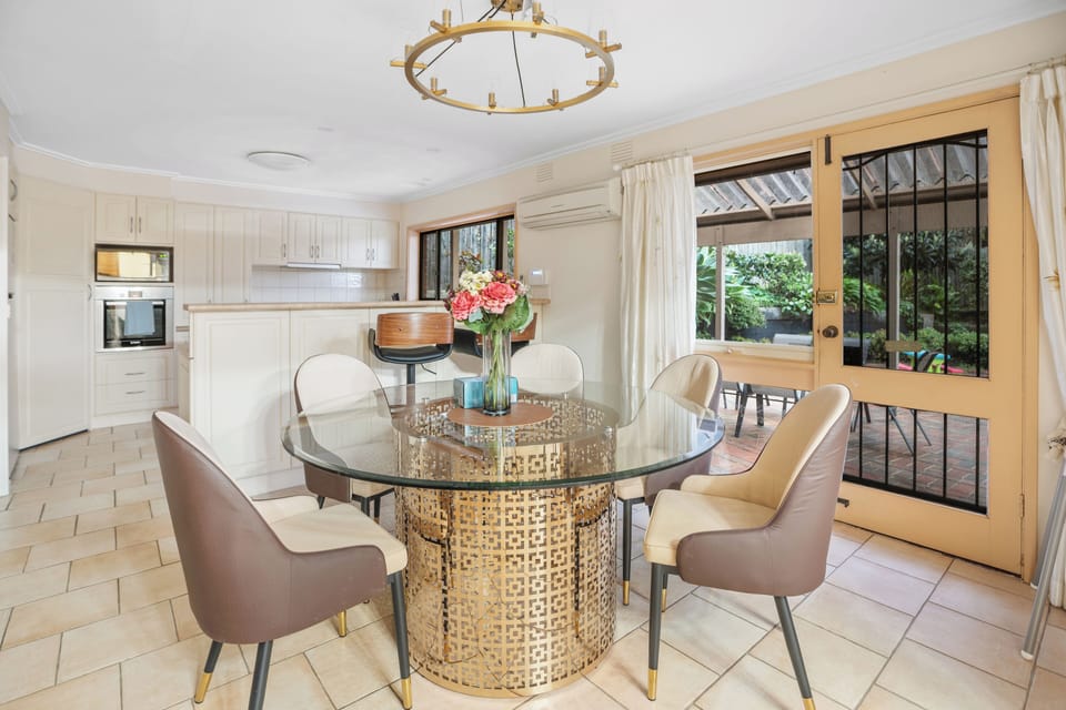 Family House | In-room dining