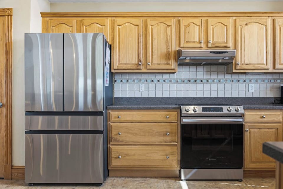 Top-Level Kitchen with Bar (seats 4)