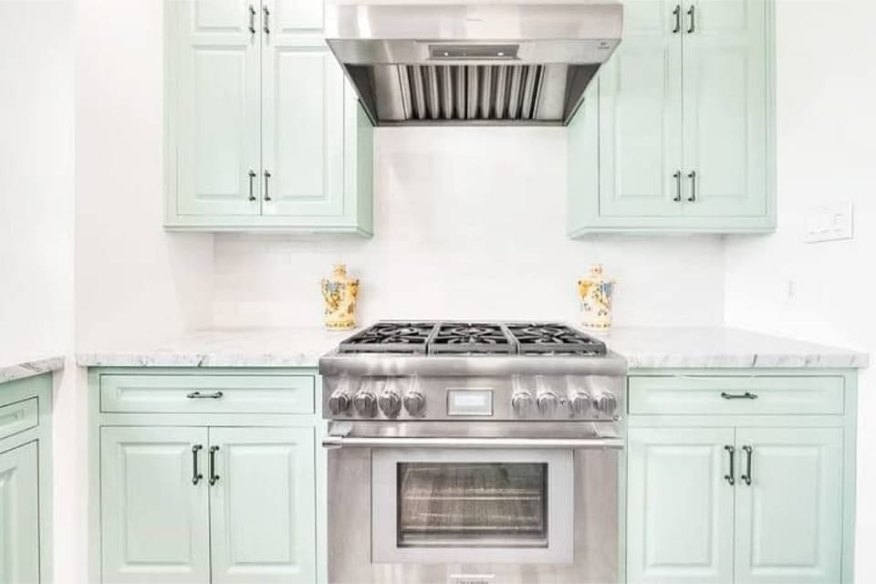 Thermador stove with 6 burners and oven