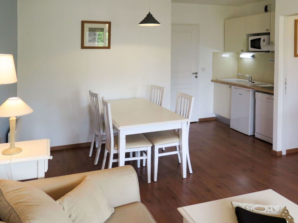 Furniture, Property, Cabinetry, Countertop, Wood, Table, Lighting, Interior Design, Flooring, Comfort