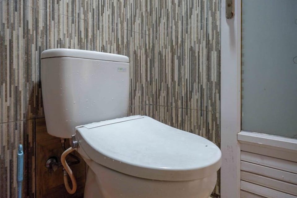 Superior Double or Twin Room | Bathroom | Shower, towels
