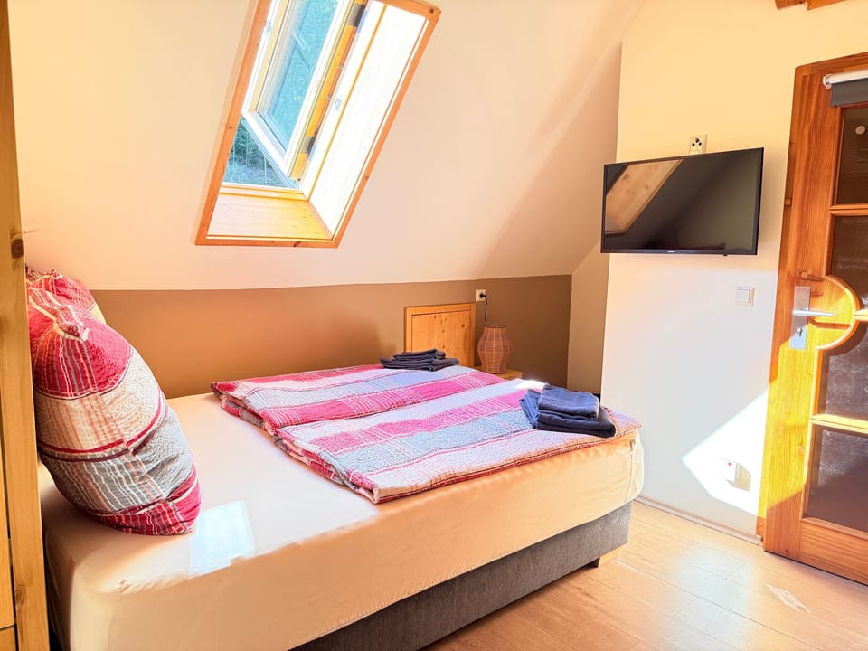 Studio 'Tannenwipfel mit Infrarotsauna' with Wi-Fi Apartment in Baden-Württemberg