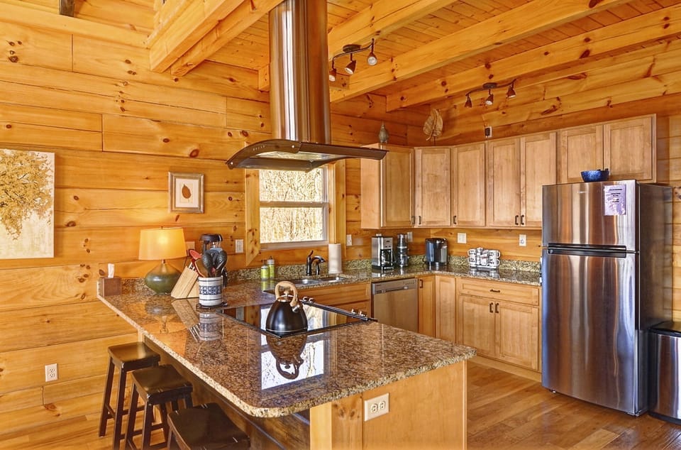 Beautiful fully-stocked kitchen