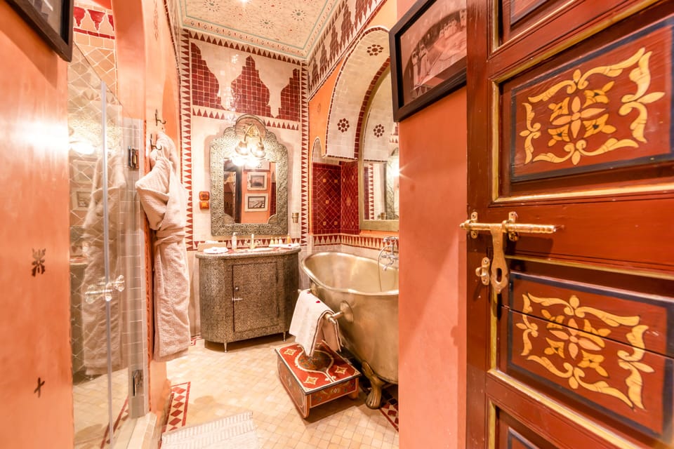 Classic Double or Twin Room (Karama) | Bathroom | Designer toiletries, hair dryer, bathrobes, slippers