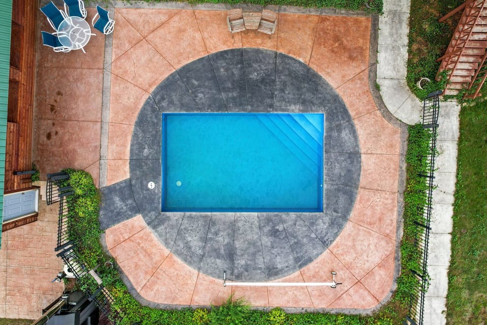 outdoor heated pool open from mid june to mid sept every year