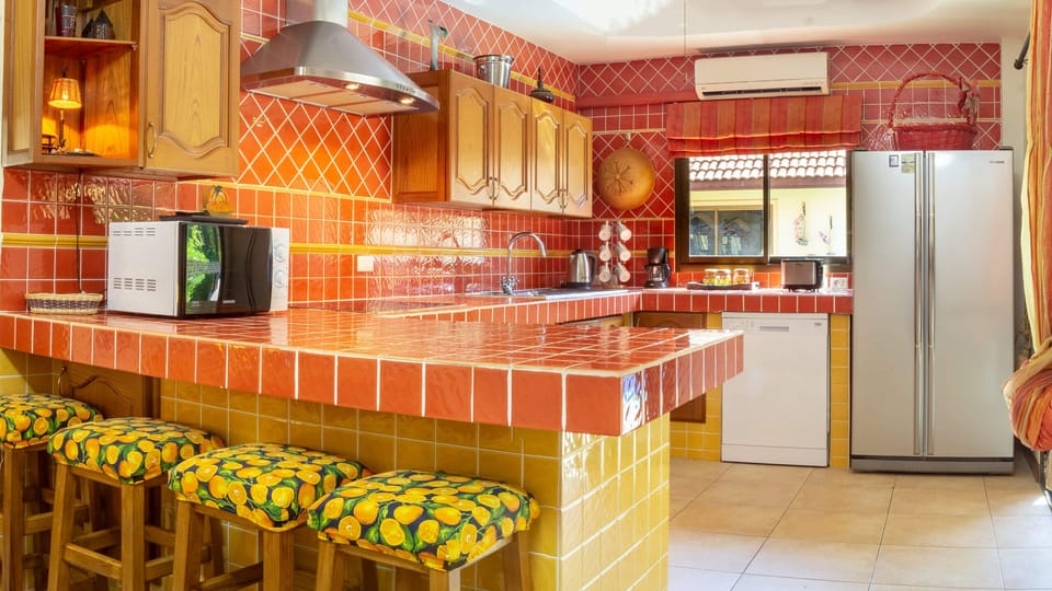 Main Villa - Kitchen