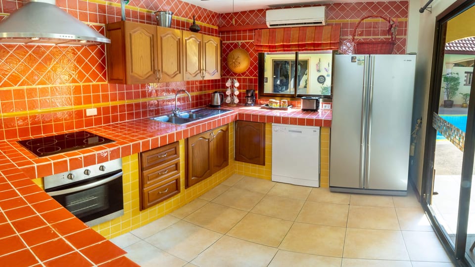 Main Villa - Kitchen