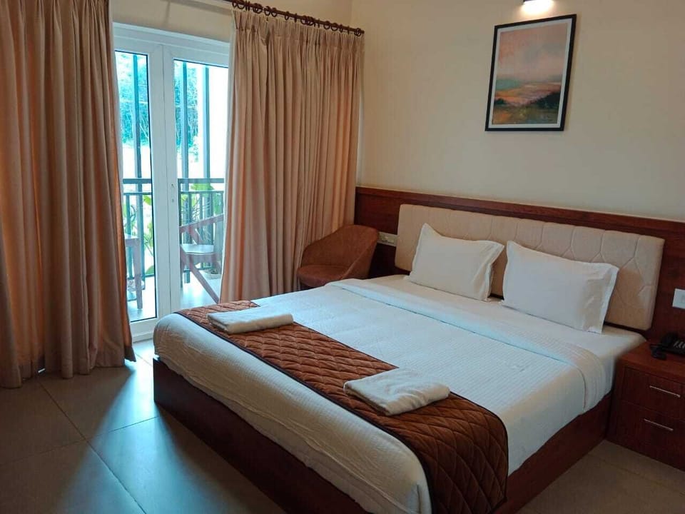Basic Room | Premium bedding, soundproofing, bed sheets