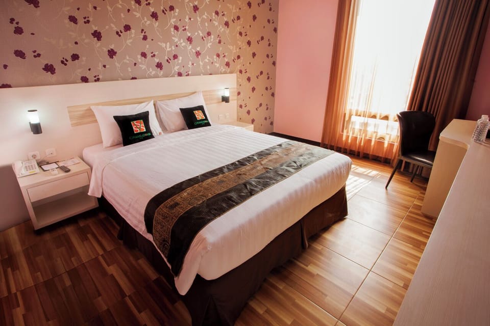 Deluxe Double Room | Iron/ironing board, free WiFi