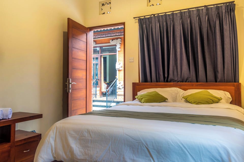Balinese Room | Soundproofing, free WiFi, bed sheets