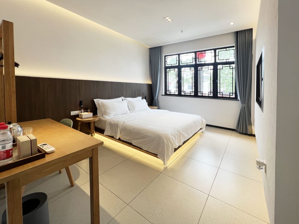 Basic Single Room | Desk, laptop workspace, WiFi (free)