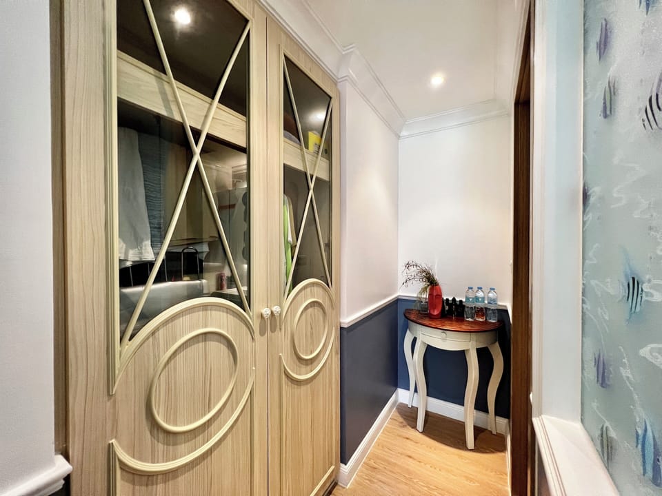 Condo, 1 Bedroom, Pool View | Living area