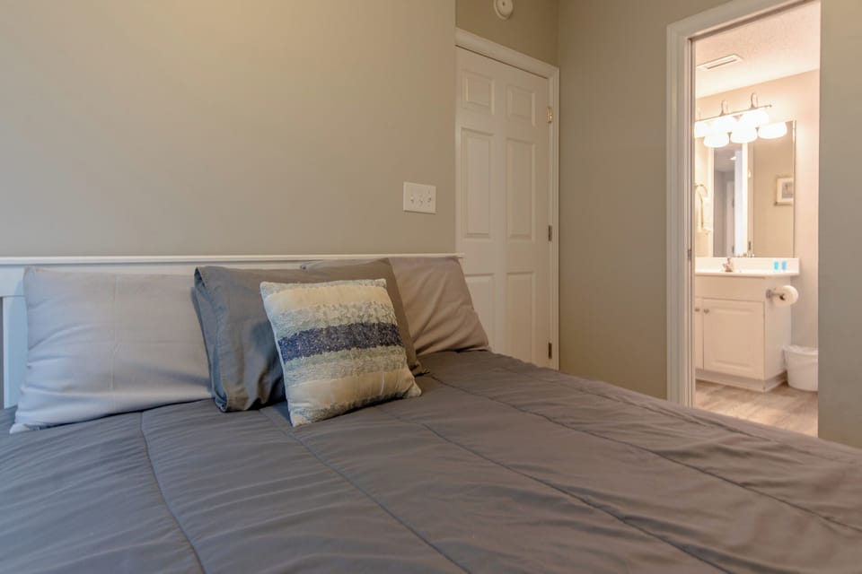 2nd bedroom.