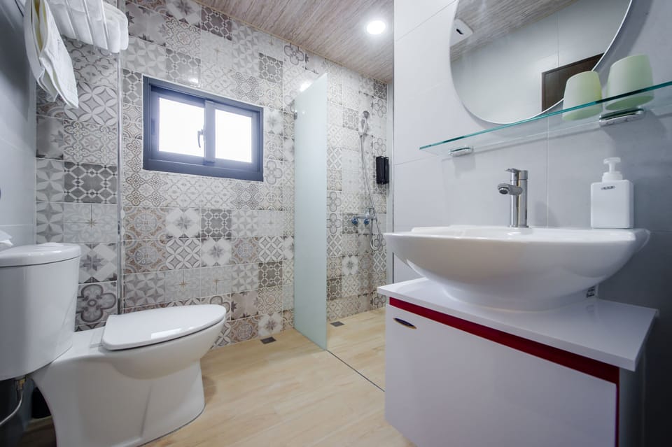 Sea View Double Room with Balcony | Bathroom | Shower, hair dryer, slippers, towels