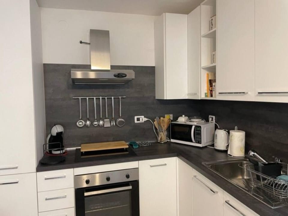 House | Private kitchen | Fridge, microwave, oven, stovetop