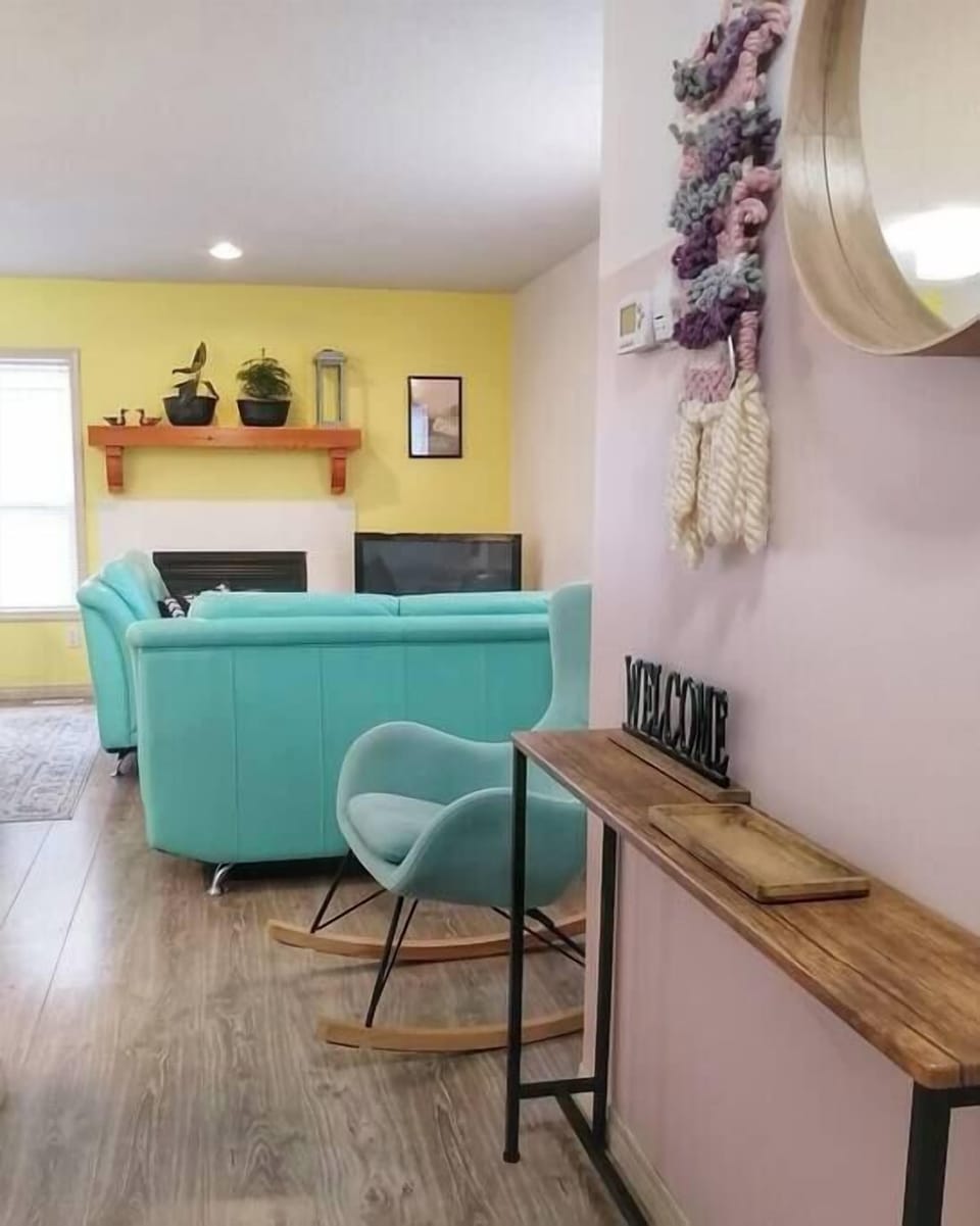 Entrance and living room.