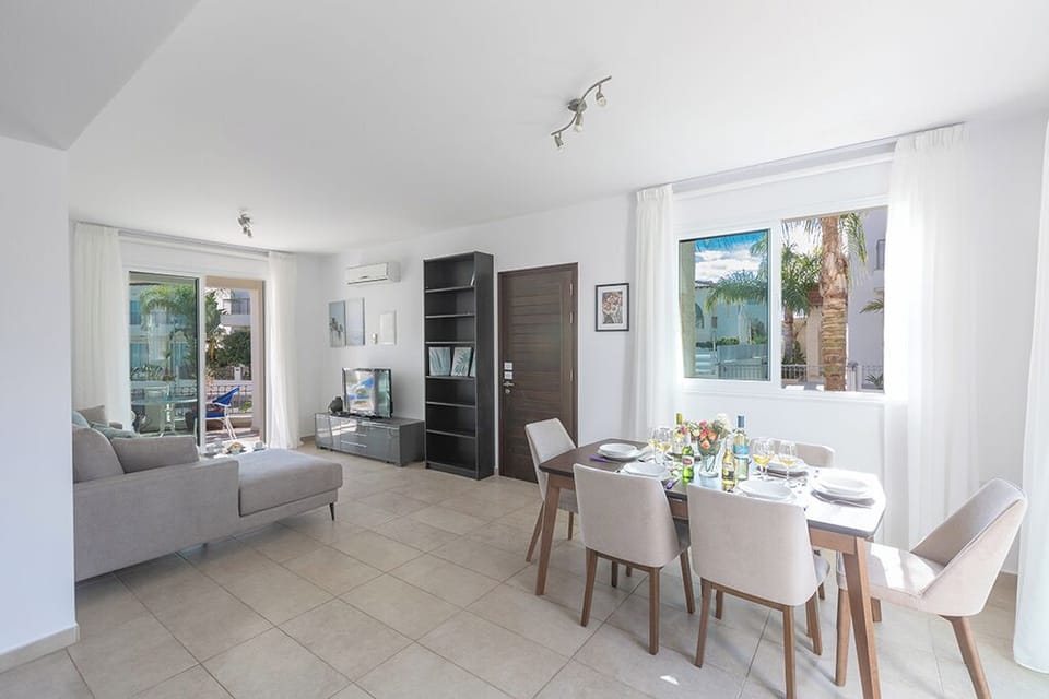 Open-plan ground floor living room, ktichen and dining area