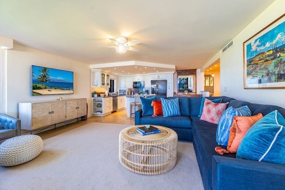 Condo, 2 Bedrooms | Living area | Smart TV