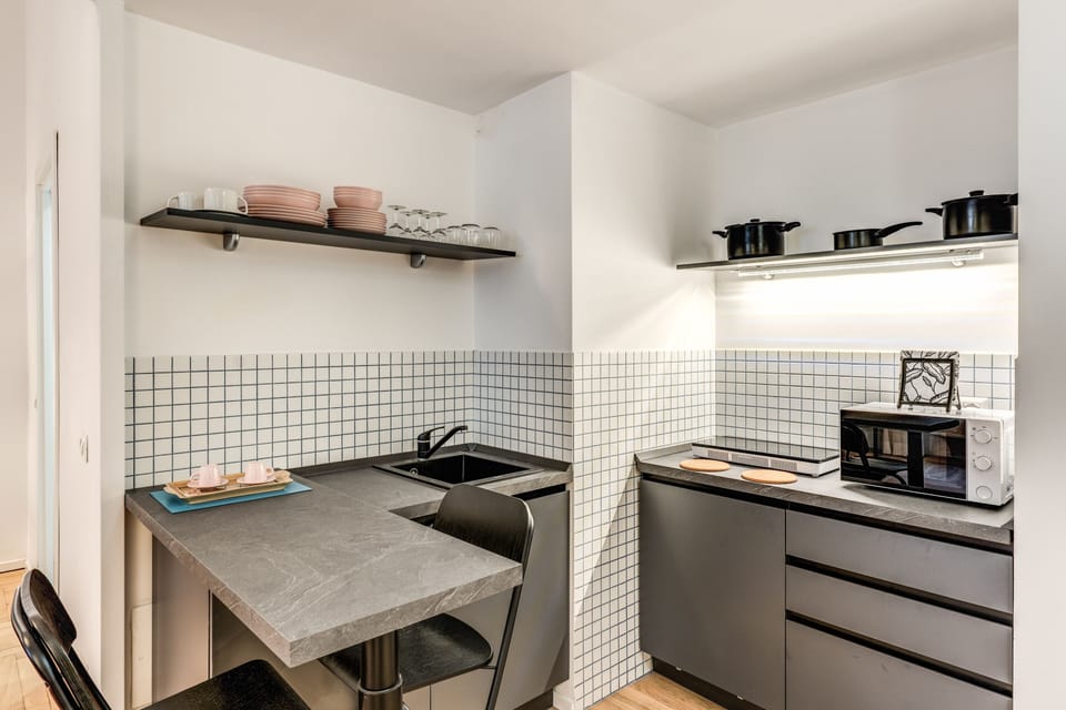 Standard Triple Room | Living area | Flat-screen TV