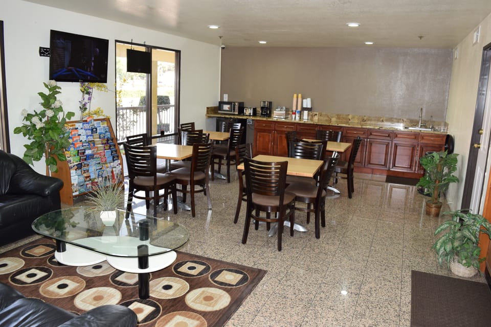 Free daily continental breakfast