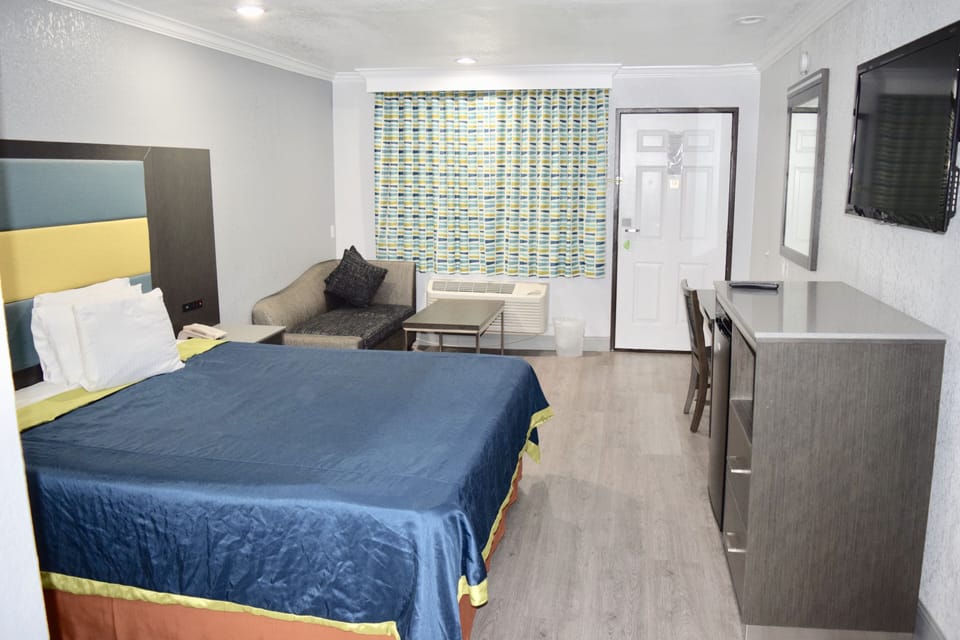 Standard Room | Desk, iron/ironing board, free WiFi, bed sheets