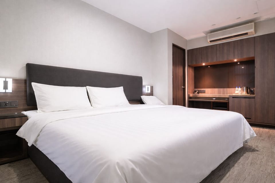 Deluxe Family | In-room safe, desk, laptop workspace, WiFi (free)