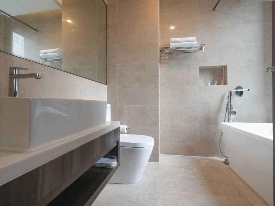Premier With Bathtub | Bathroom | Hair dryer, slippers, towels