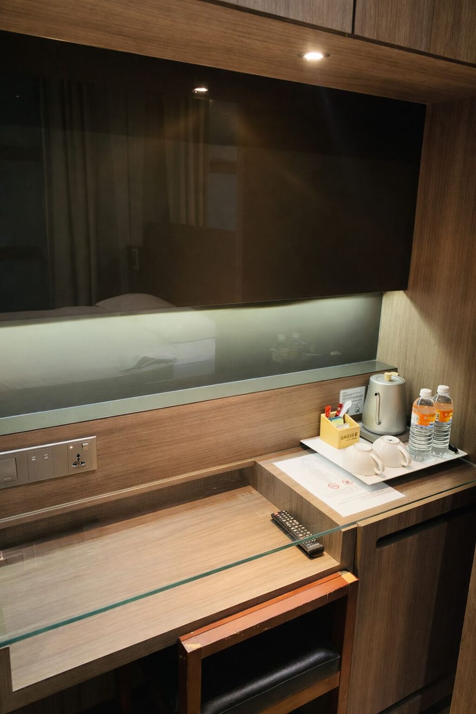 Connecting Room | In-room safe, desk, laptop workspace, WiFi (free)