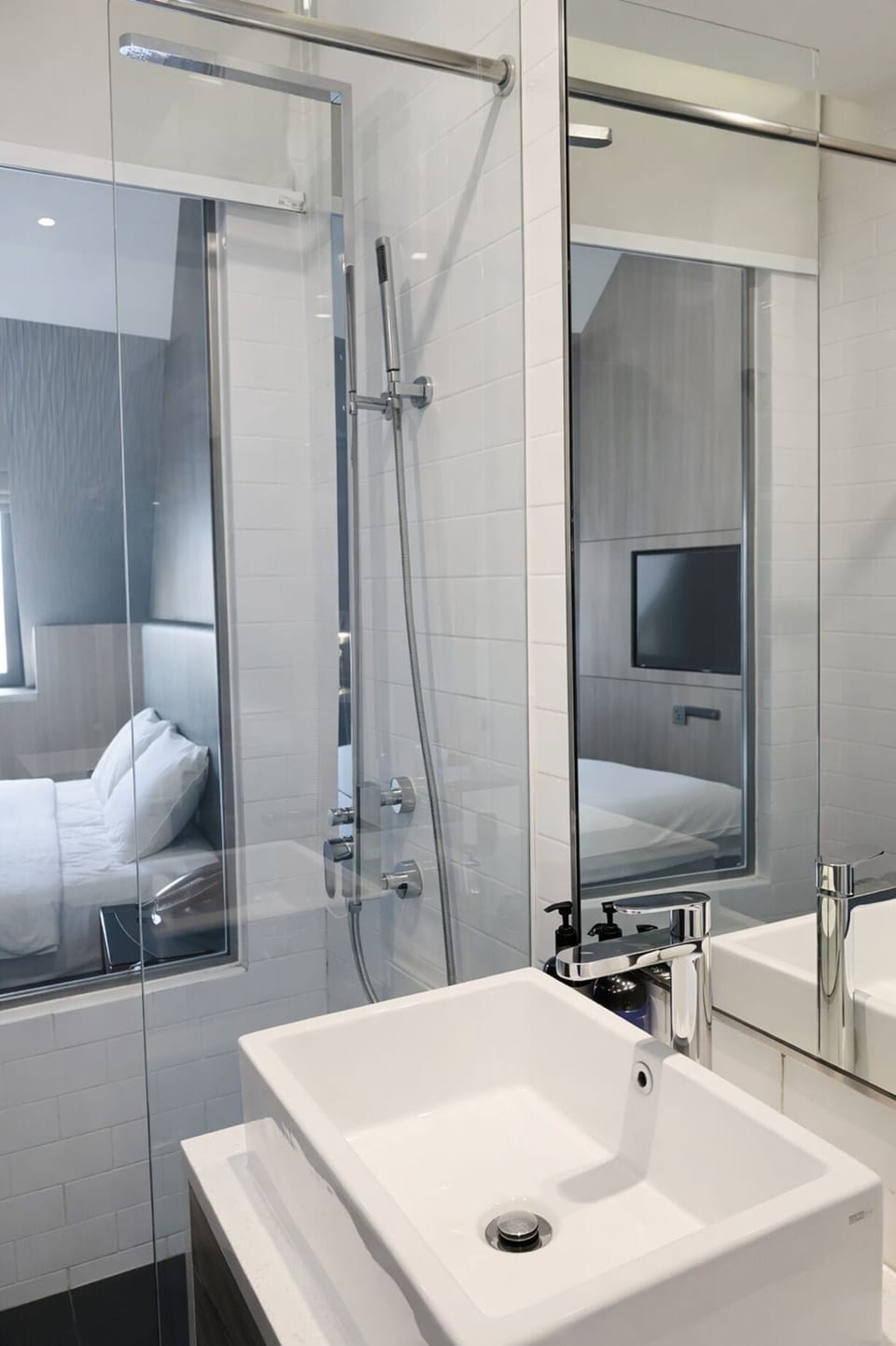Executive Room | Bathroom | Hair dryer, slippers, towels