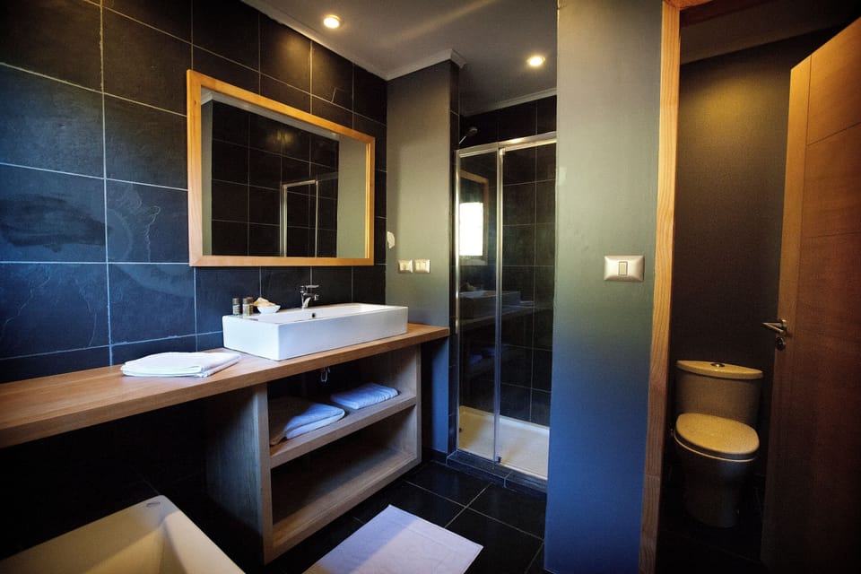Triple Room | Bathroom sink