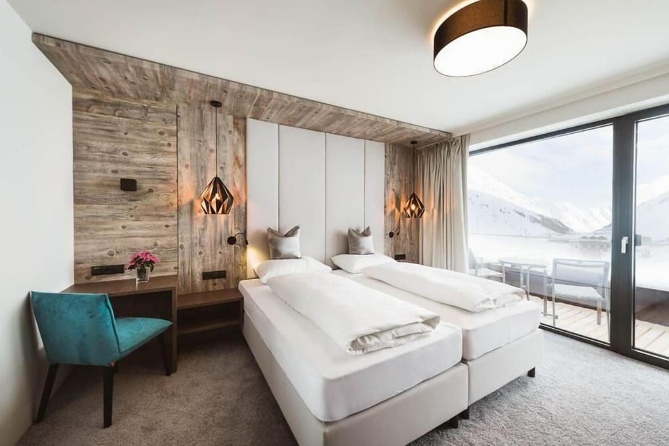 Superior Room | In-room safe, free WiFi, bed sheets