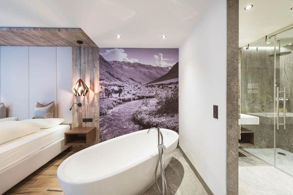 Superior Suite | In-room safe, free WiFi, bed sheets