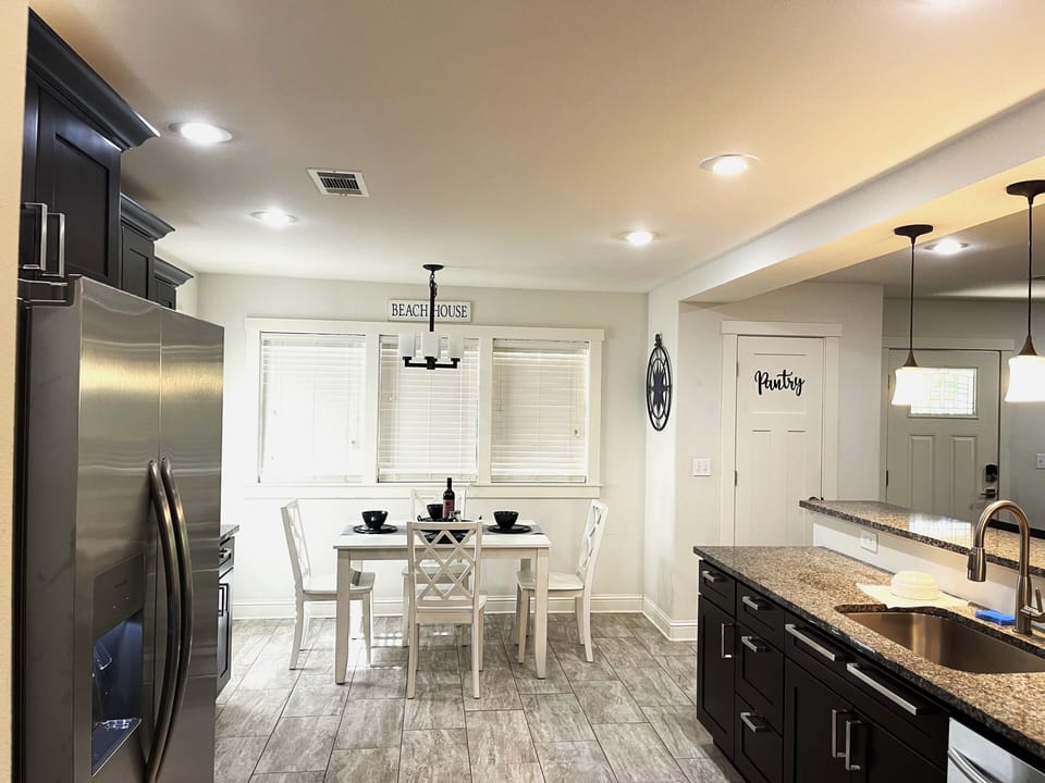 Dining Area with 4 chairs
