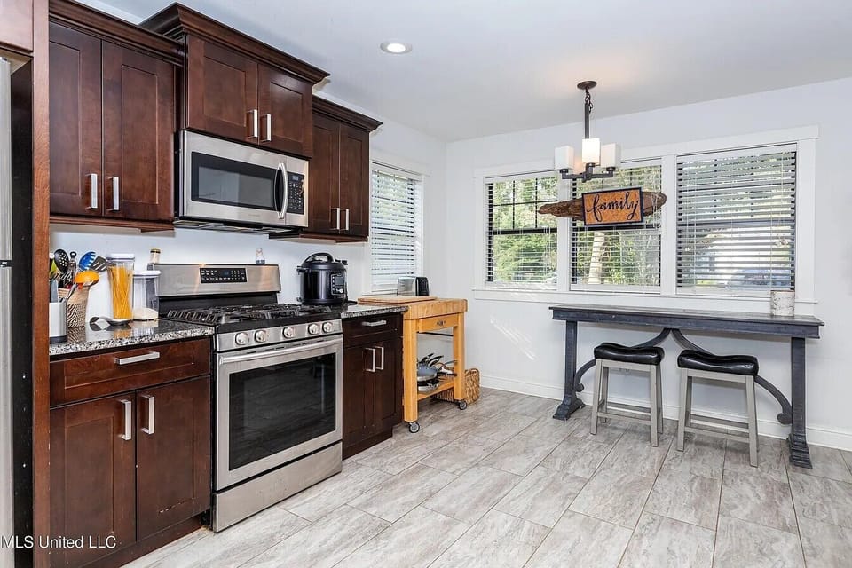 Kitchen Gas Stove & Microwave