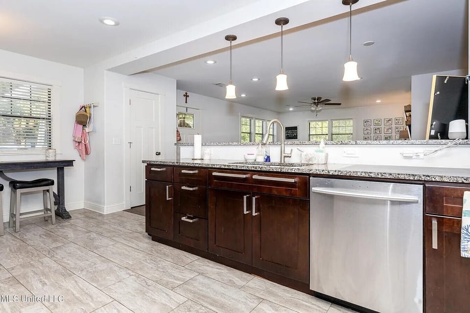 Kitchen & Dishwasher