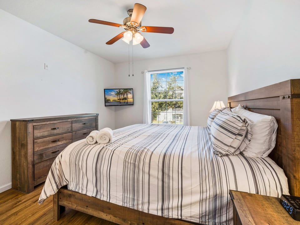 Second king bedroom — ideal for couples traveling together