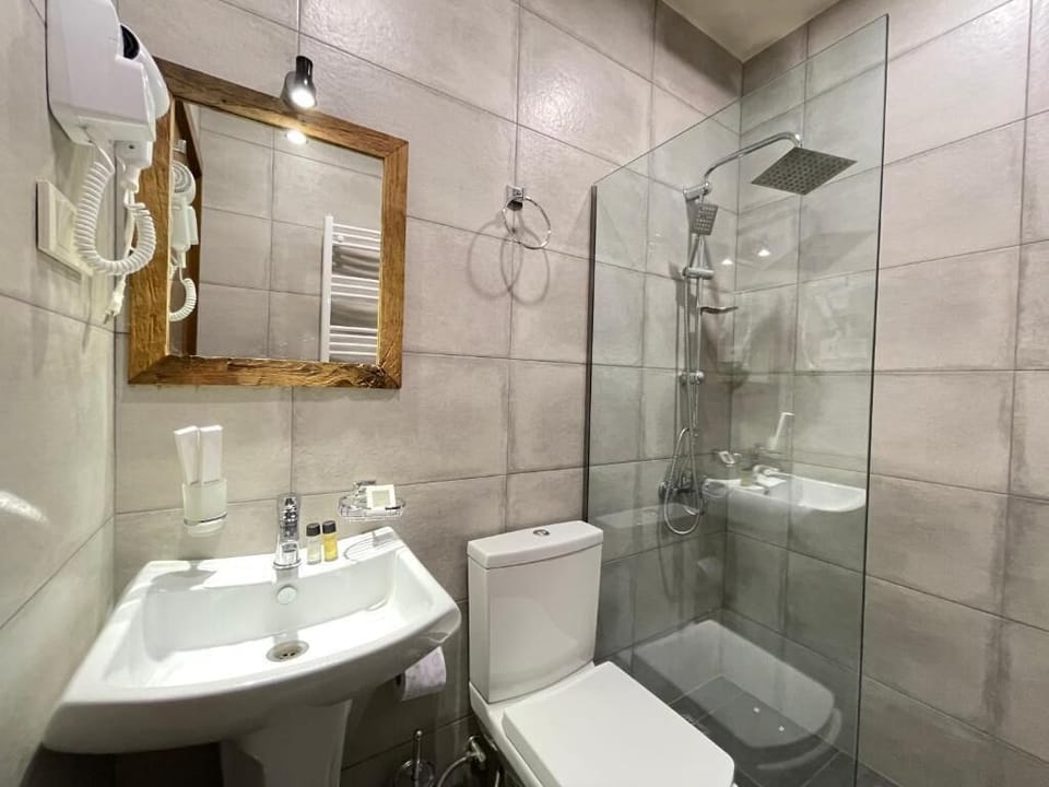 Free toiletries, hair dryer, bathrobes, towels