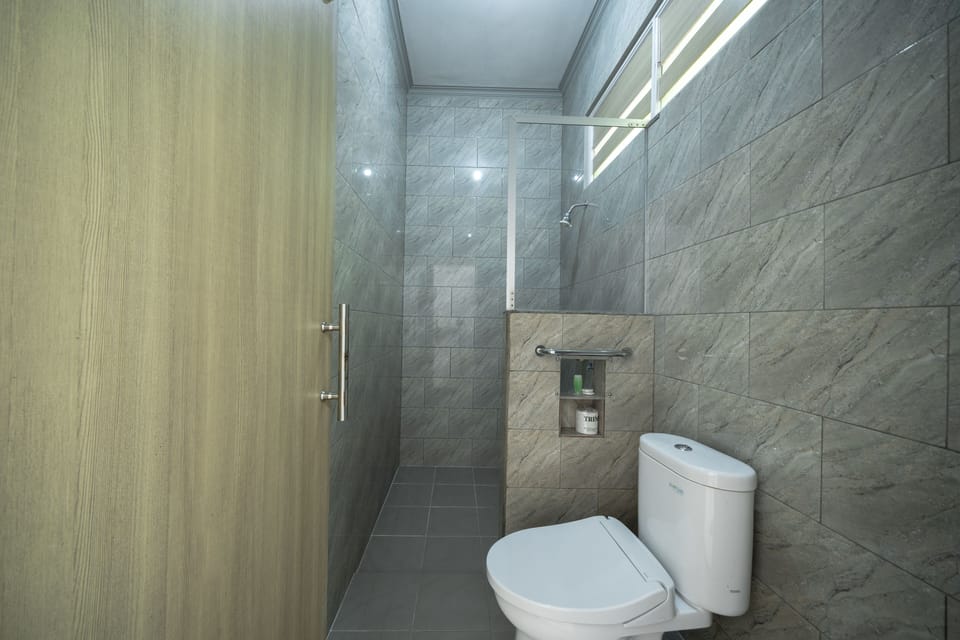Shower, towels, soap, shampoo