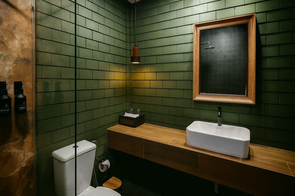 Deluxe Bungalow | Bathroom | Shower, hair dryer, towels, soap