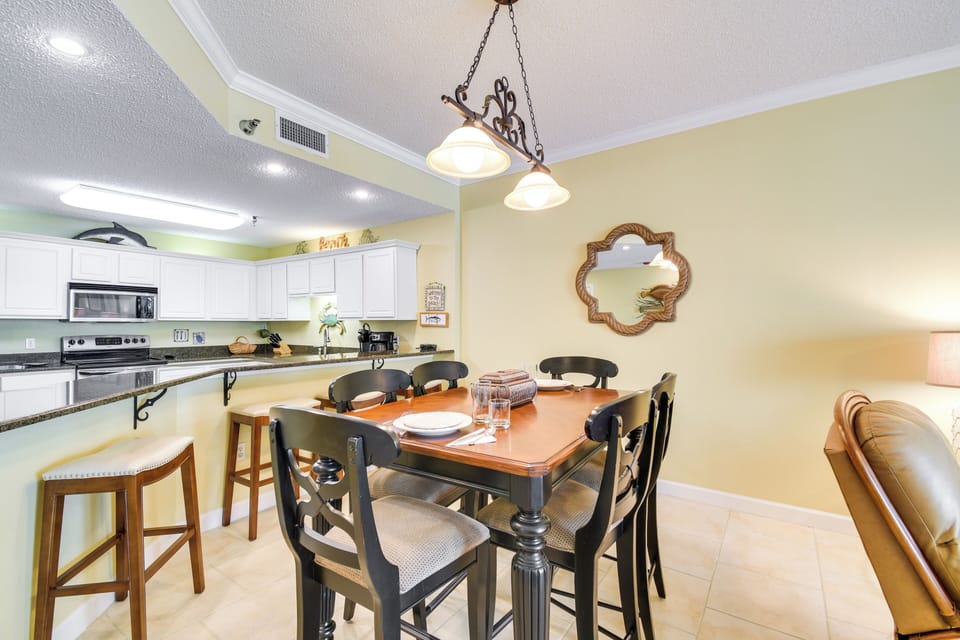 Dining Area | Dishware Provided