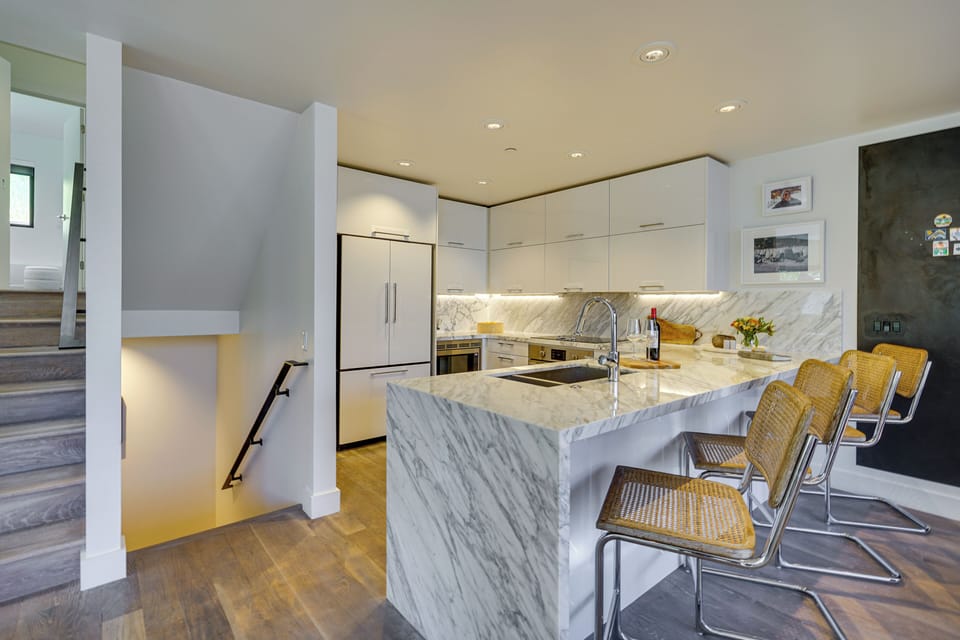 Kitchen | Coffee Maker | Dishwasher | Spices | Wine Glasses
