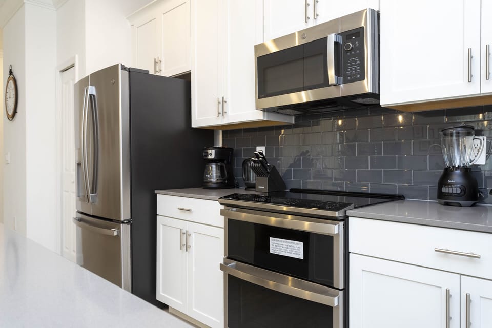 A fully equipped and comfortable kitchen ready for family gatherings where you can feel as cozy as home. Microwave, oven, dishwasher, refrigerator and stove available for you to cook.