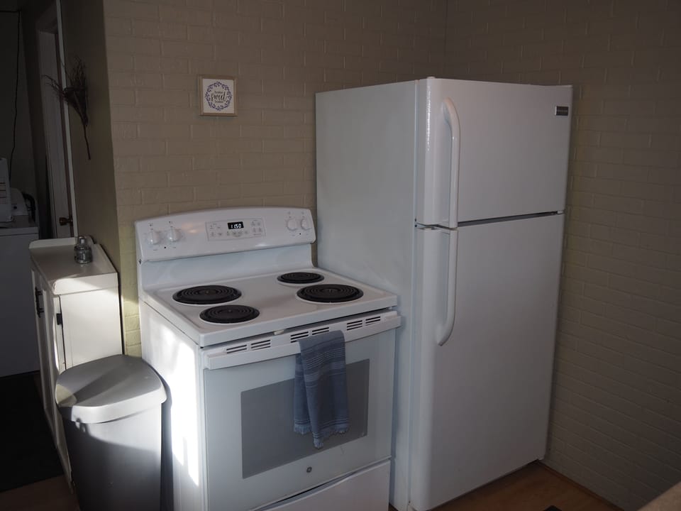 KITCHEN:  The chalet has a full kitchen with all appliances including a dishwasher.  It also has a good supply of cooking and dining utensils.