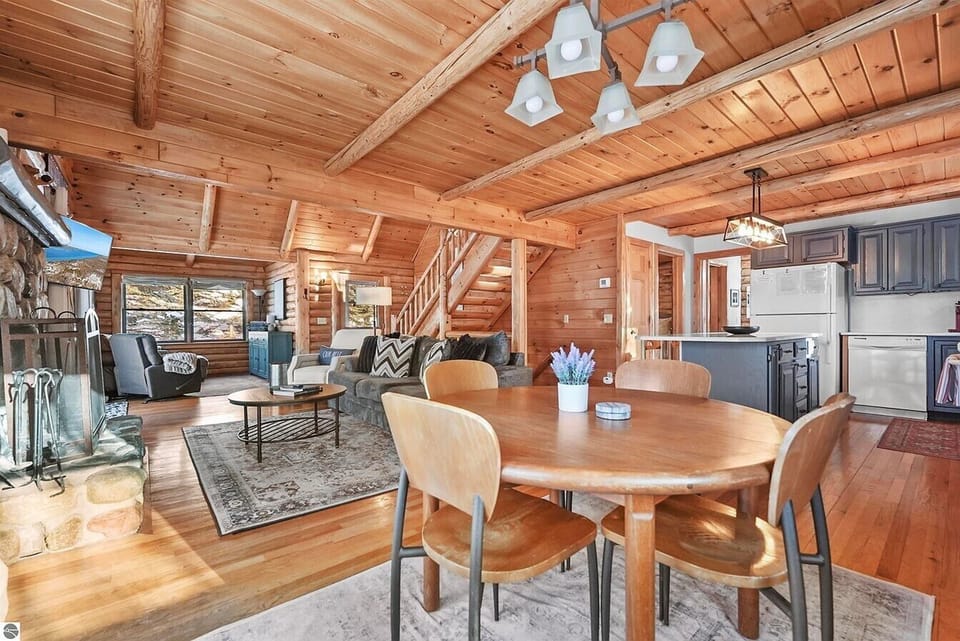 DINING AREA:  The home has a lovely dining area with seating for 4 adults.